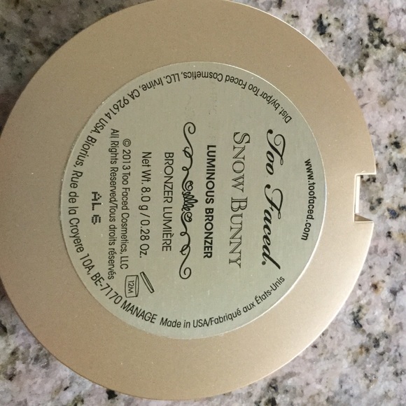 Too Faced Snow Bunny Luminous Bronzer - Picture 2 of 8